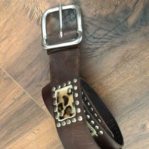 Brown leather belt with leopard detail